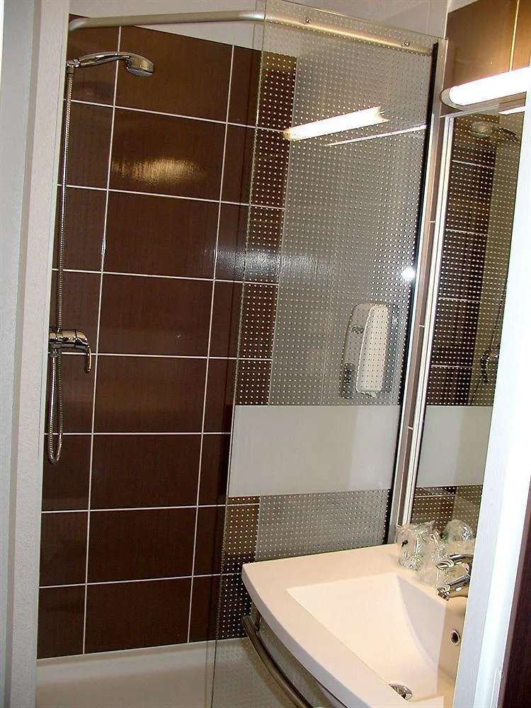 Kyriad Dol-De-Bretagne Hotel