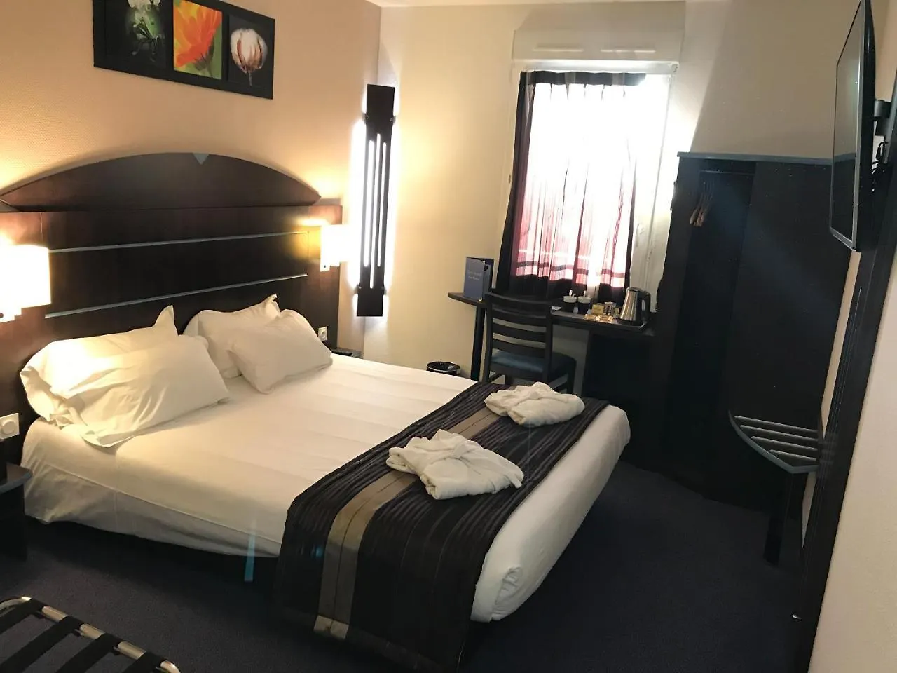 Kyriad Dol-De-Bretagne Hotel